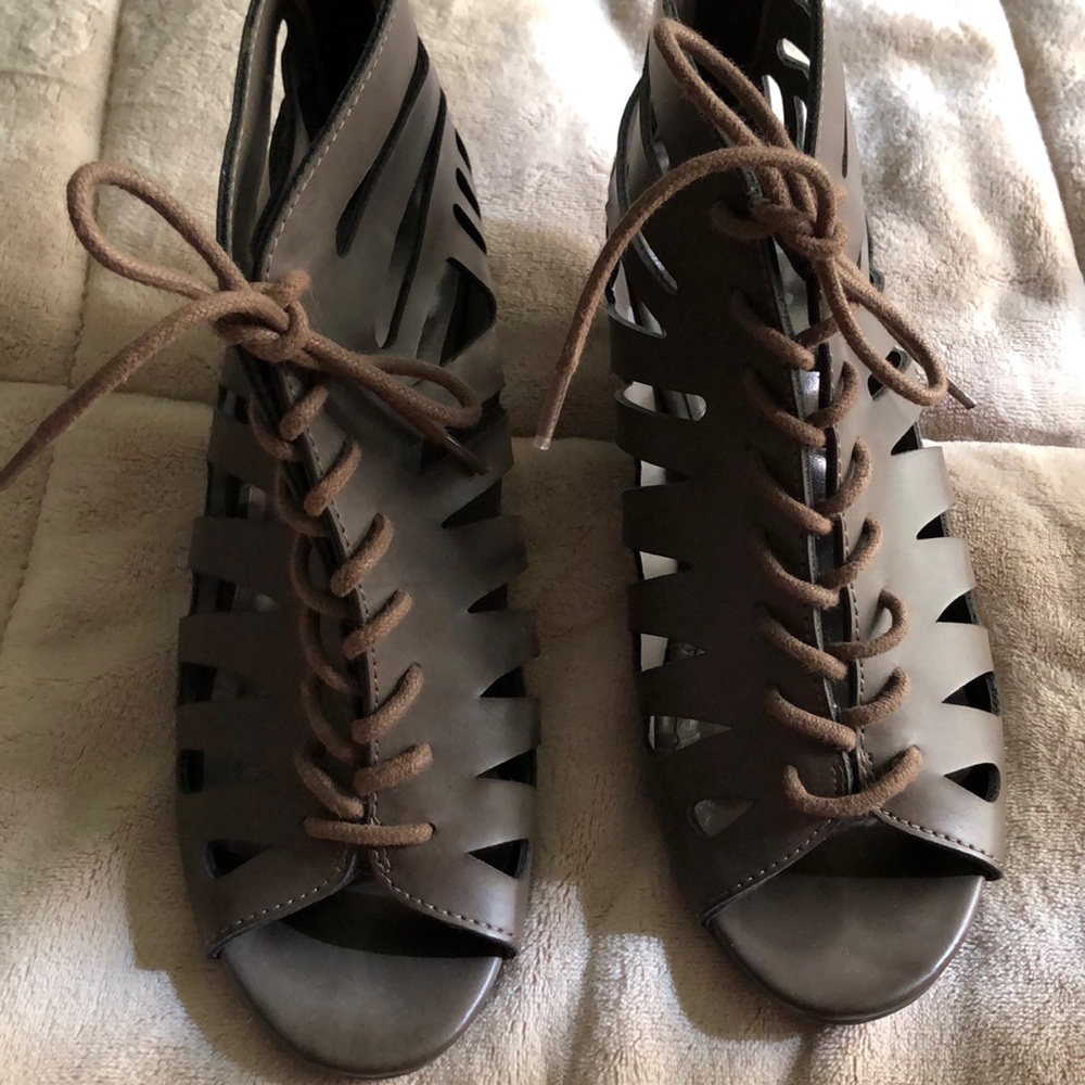 Charlotte Rousse wedges